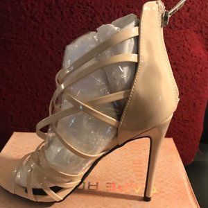 7.5   CAPE ROBBIN 4 INCH NUDE COLOR HIGH HEEL SHOE